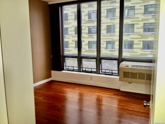 Photo - 4815 11th St