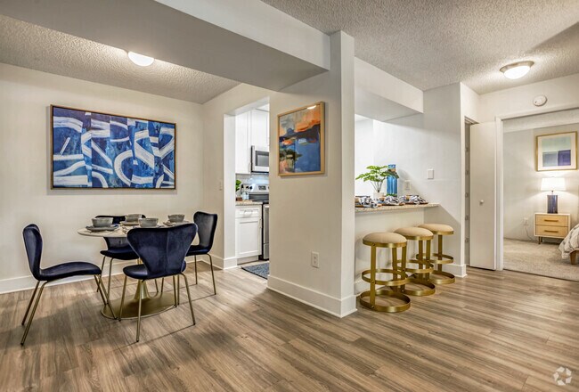 2BR, 2BA - 1,029SF