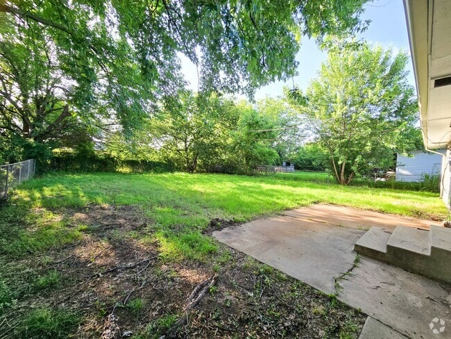 Building Photo - 3 Bedroom 1 Bath Home in Shawnee!