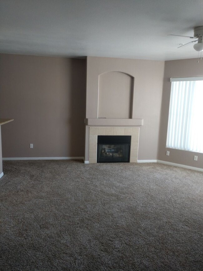 Building Photo - Durango 210 Unit 7115 S. Durango Dr. #210