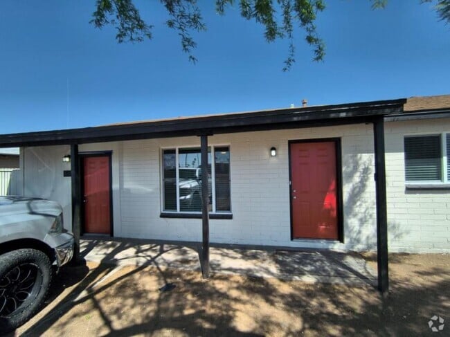 Building Photo - 5 bedroom in PHOENIX AZ 85031 Rental