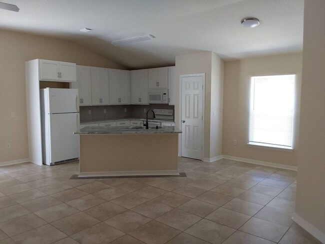 Beautiful 4-Bedroom, 2-Bath Home with 2-Ca... - Beautiful 4-Bedroom, 2-Bath Home with 2-Ca...