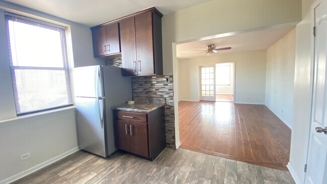 Photo - 3933 N Clarendon Ave Unidad 701PH Rental