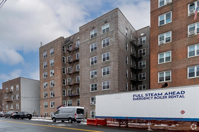 Photo - 595 Mclean Ave