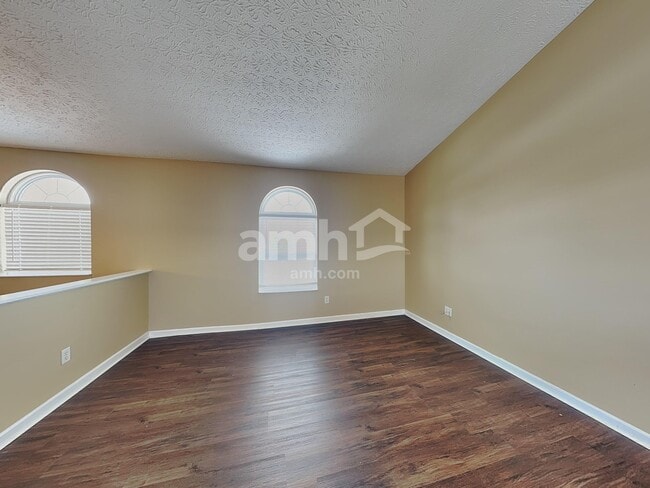 Photo - 372 Thompson St