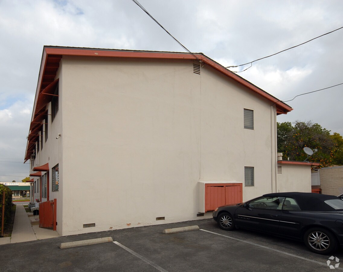 Photo - 2304 W Oak St