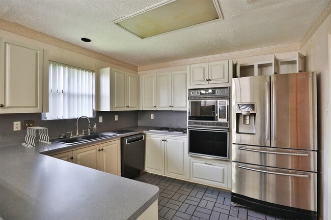 Photo - 15407 Empanada Dr