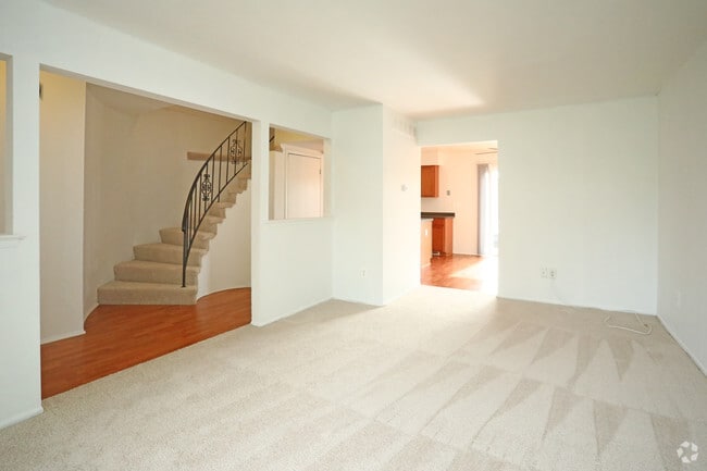 3 BR, 1.5 BA - 1190 SF