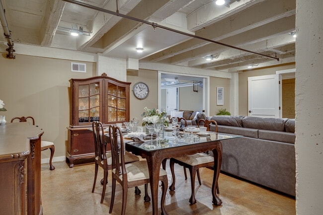 Dinning - 223 S Grand Unit 202