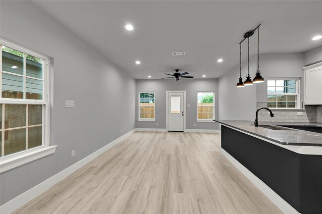 Photo - 7415 Hezekiah Ln