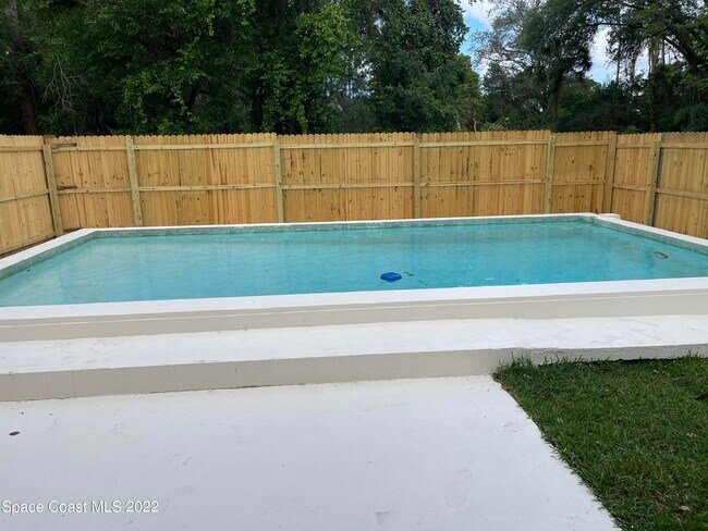 Photo - 7332 Sheridan Rd