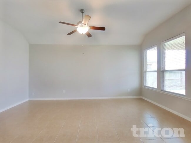 Photo - 410 Heatherton Hill Dr