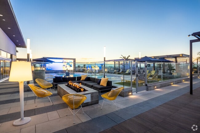 Roof Deck - Fire Pit
