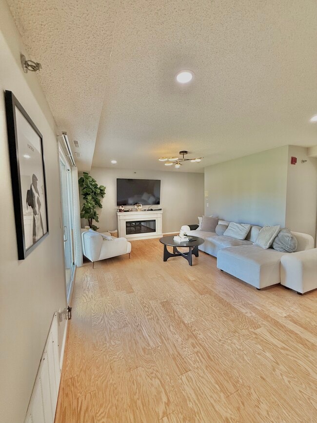 Building Photo - 94 Tennis Plaza Rd Unit 1