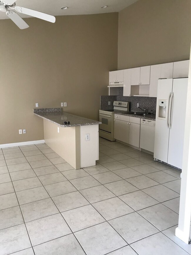 Photo - 251 SW 4th St Unidad 251