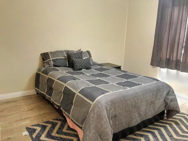 Photo - Beautifully updated house in Burbank Blvd is now available for rent