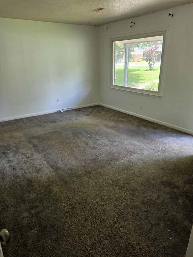 Photo - 129 W Terrell St