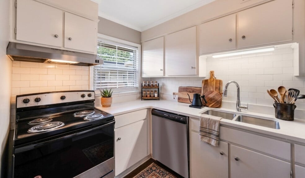 Three Bedroom at Courtyard on Main in Salisbury, NC