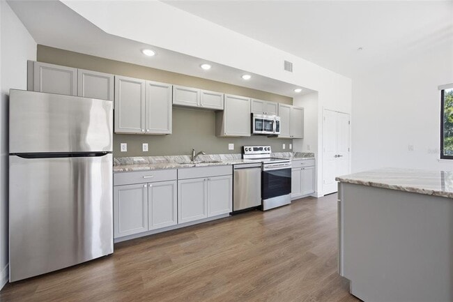 Photo - 100 N Dewey St