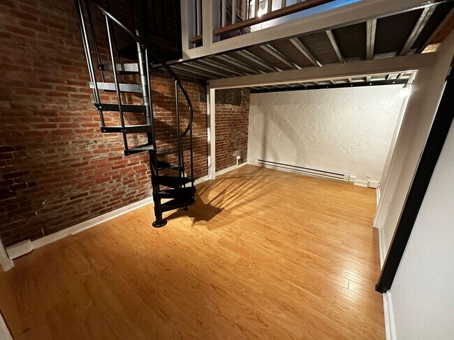 Photo - Three bed 2 bath in the North End!!!