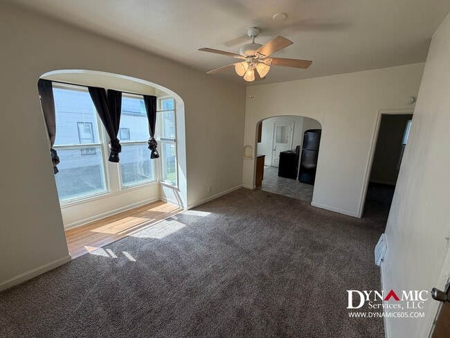 Building Photo - 215 S Duluth Ave Unit Apt. 2