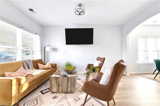 Photo - 56 Holly Rd NW