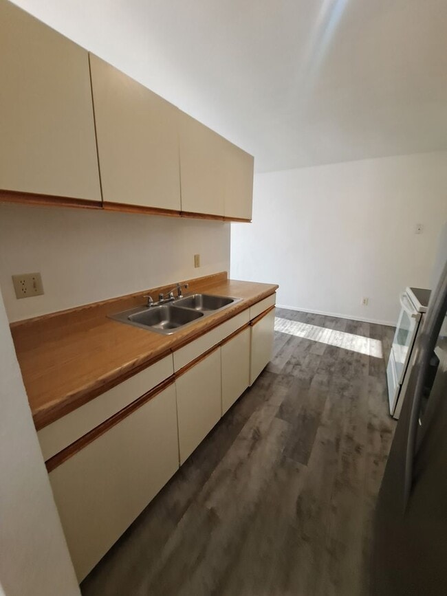 2005 Carlee Dr Unit B
