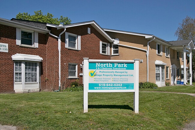 Building Photo - RENOVATED TWO BEDROOM TOWNHOME IN NORTHEAS...