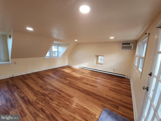 Photo - 228 Crawford Ave Unit 3