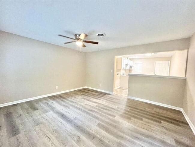 Photo - 6454 Raymond Dr