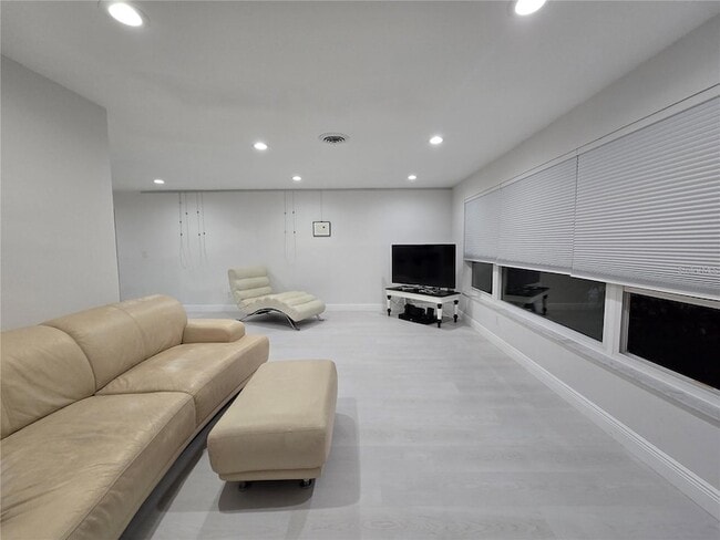 Photo - 1028 Chinaberry Rd