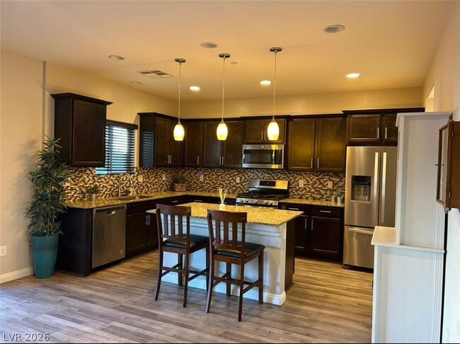 Photo - 372 Clown Creek St