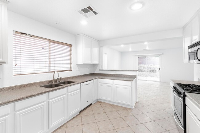 Photo - Huge 4 bedroom, 2.5 bath house in Summerlin!