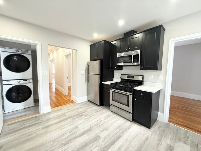 Building Photo - 75 Saxton St Unit 2