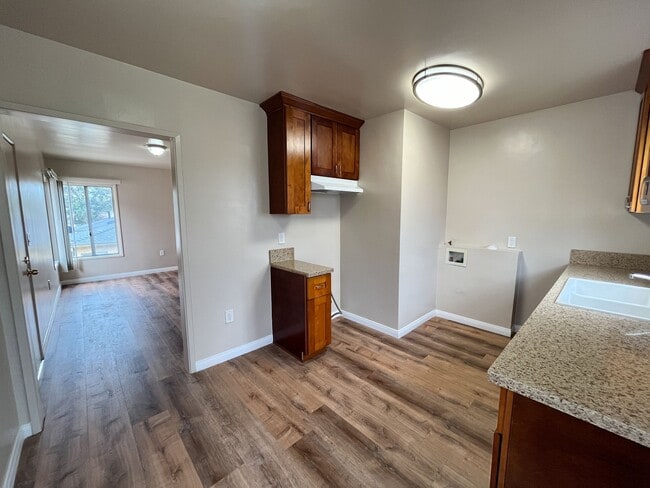 Photo - 1135 W 90th St