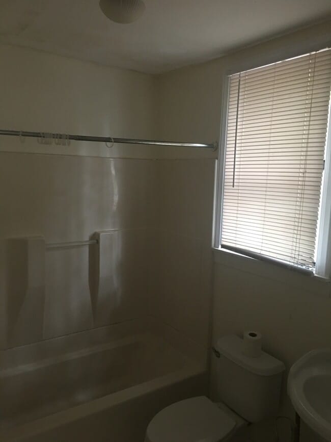 Photo - 711 E 37th St Unit 711