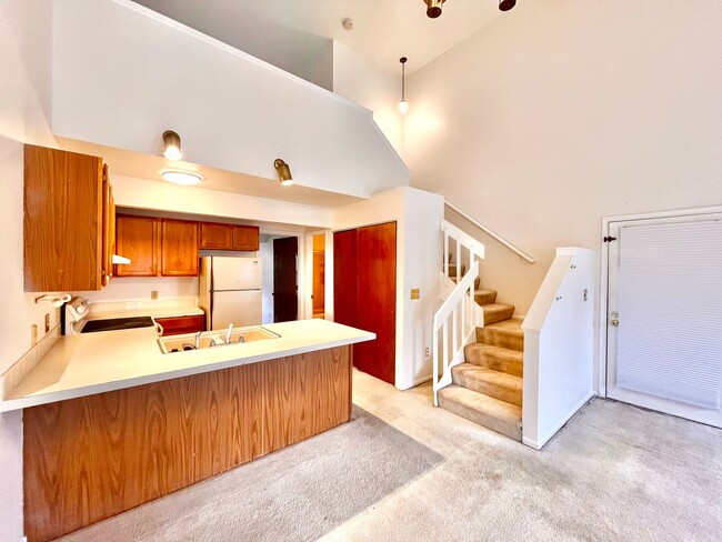 Building Photo - Spacious & Beautiful 1 Bedroom- 1.5 Bath with a Loft in Fort Collins, CO Unit N7