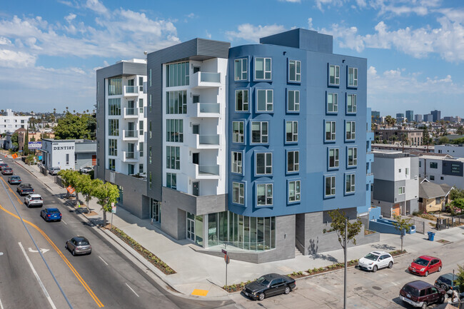 Building Photo - La Vida Melrose Rental