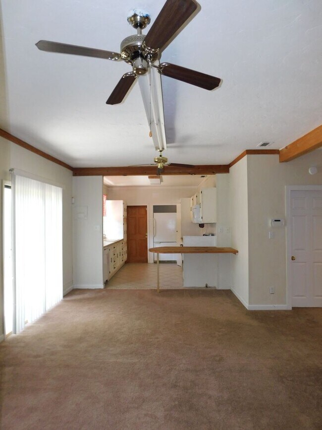 Photo - Country Living Blocks from Newnan's Lake!