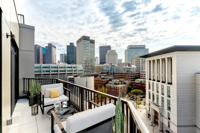 Photo - 121 Portland St Unidad 904