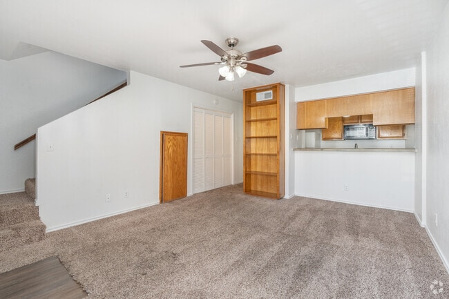 2BR, 1.5BA - 886SF - Living Room