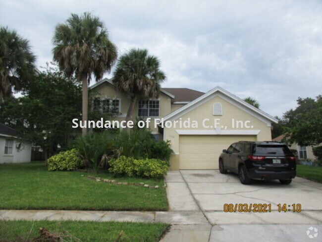 Building Photo - Large 2 story home