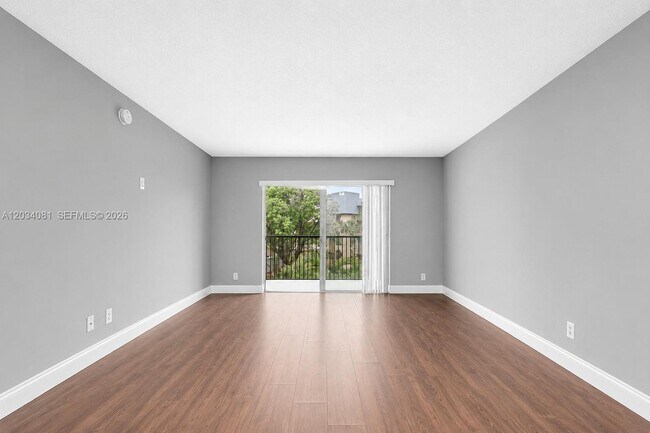 Photo - 5961 N Falls Cir Dr Unidad 309