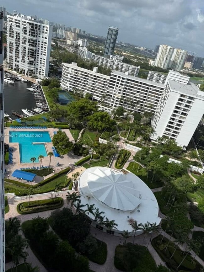 Building Photo - 2500 Parkview Dr Unit 2518