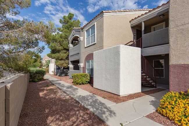 Building Photo - First floor unit in upscale SW community n... Rental