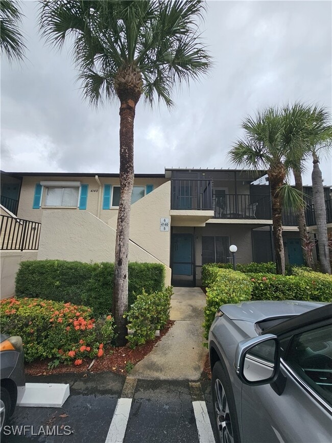 Building Photo - 4140 Looking Glass Ln Unit 5