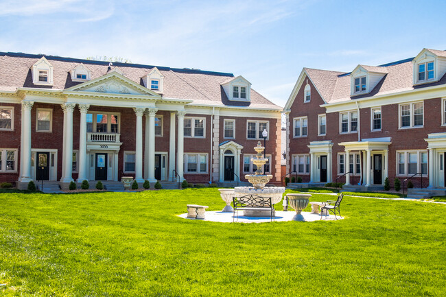 Building Photo - Buckingham & Balmoral Rental