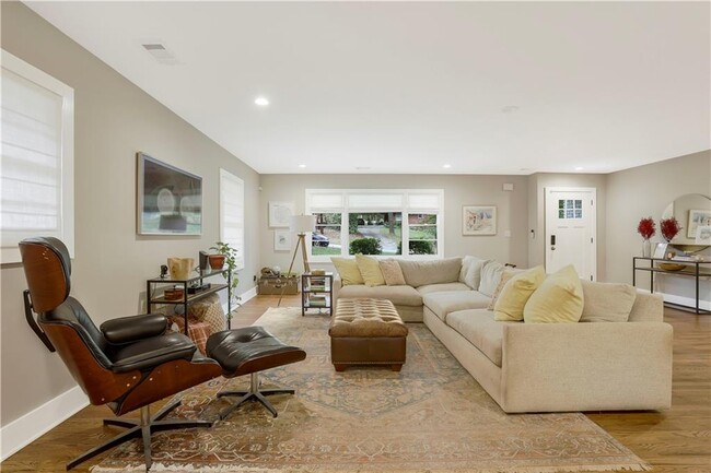 Photo - 1344 Midlawn Dr