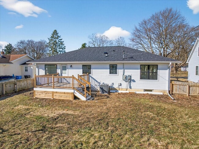 Photo - 305 N Shuman St