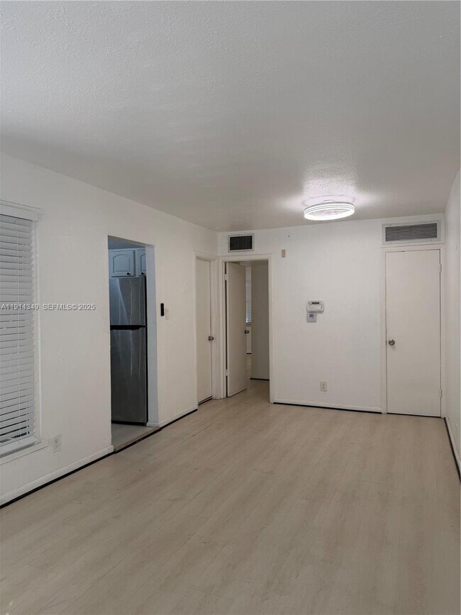 Building Photo - 125 SW 1st Ave Unit 125